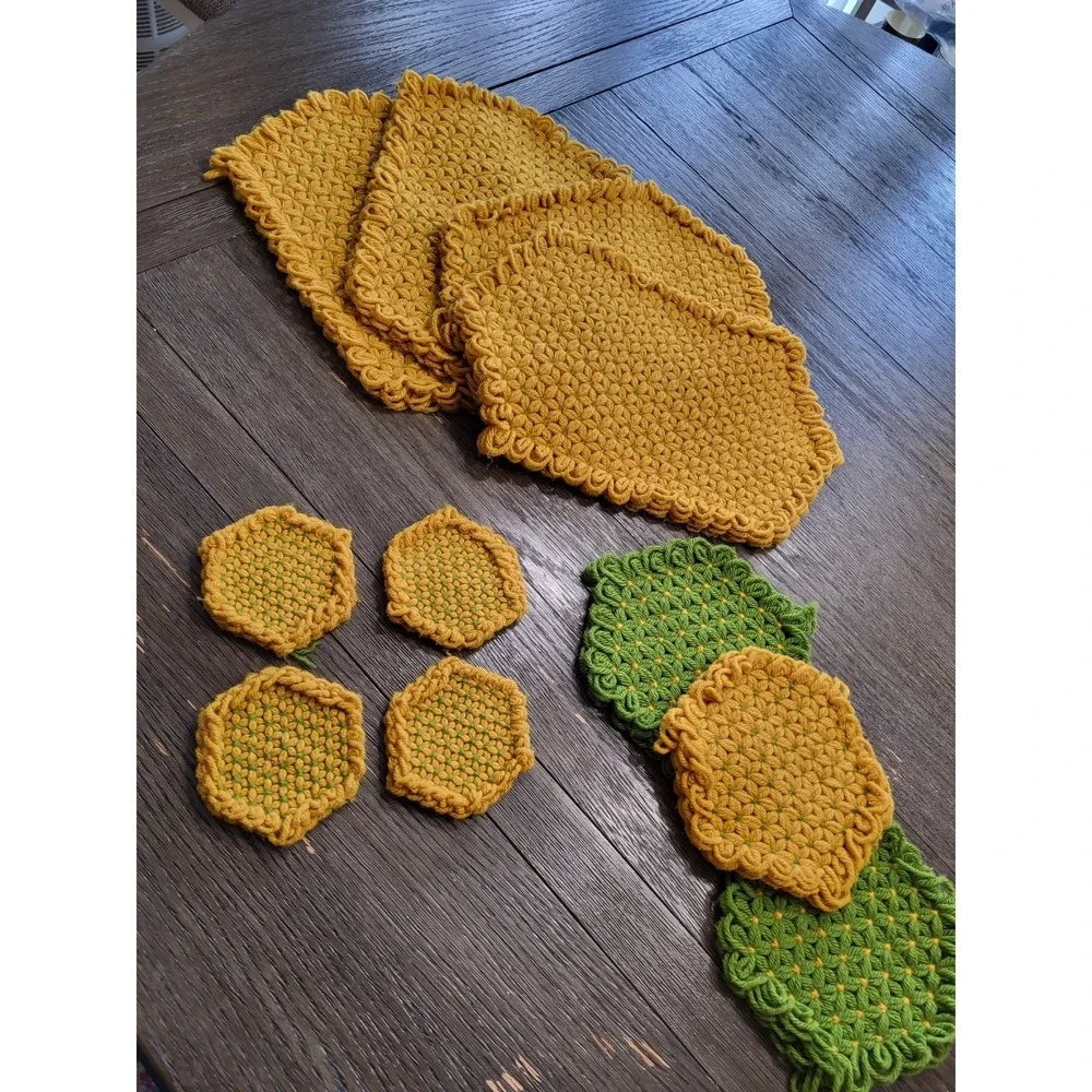 Vintage 70s Handmade Style Crochet Thick Daisy Green&Yellow Placemats 10x16